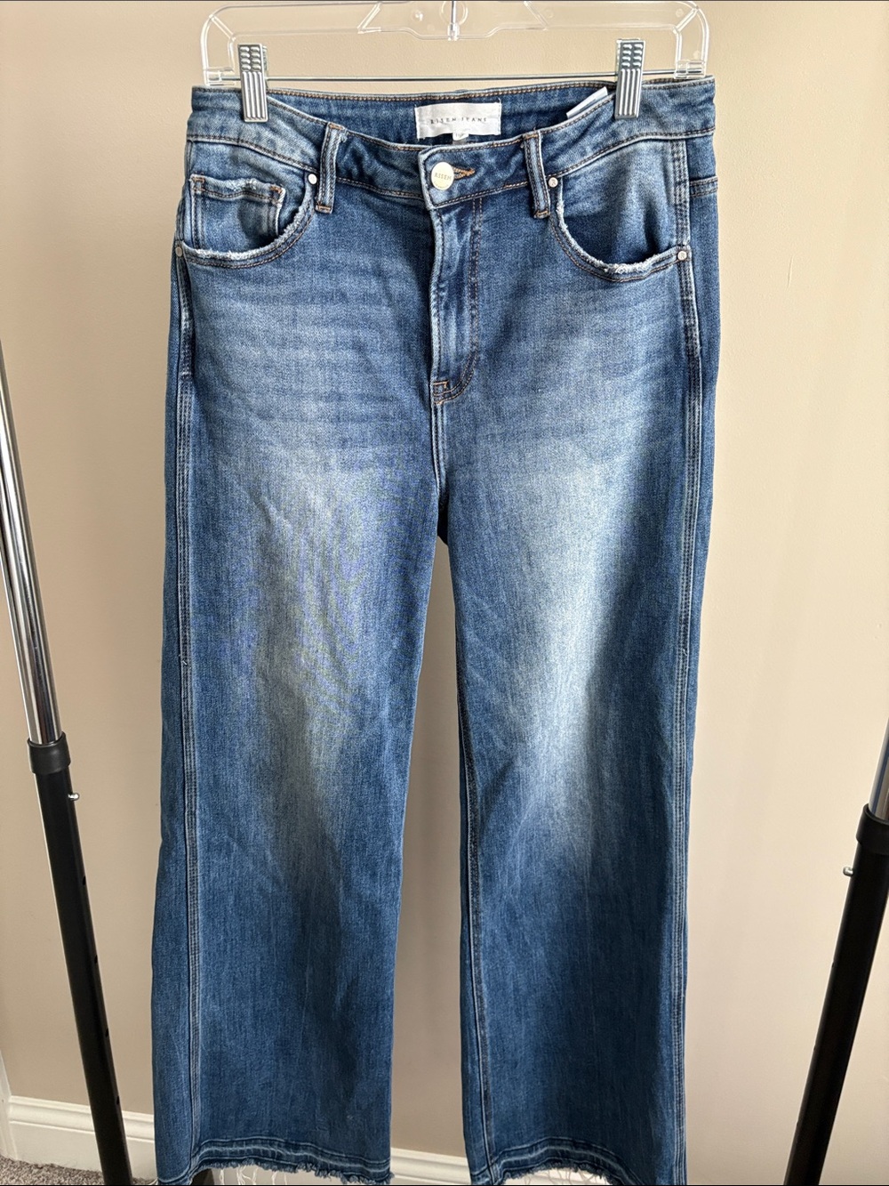Women's Blue Wide-Leg Jeans - Flared Hem